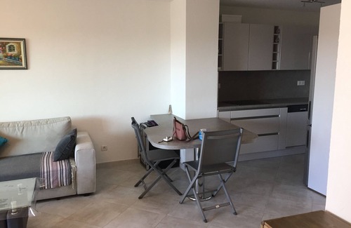 La Londe-les-Maures House | Superb T3 with terrace, clear view, 5mn beach and port by car