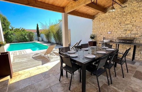 La Flotte House | Superb villa with pool in the heart of the village