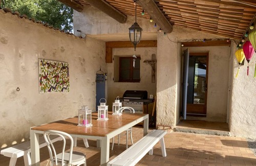 Niozelles Villa | Superb Villa with pool, tennis court, large wooded grounds in the Luberon