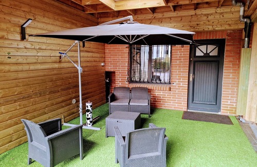 Seclin Apartment | Superbe Appartement de 200m2,10 Pers, 3 Chambres, Jeux , Cuisine Pour les Pros