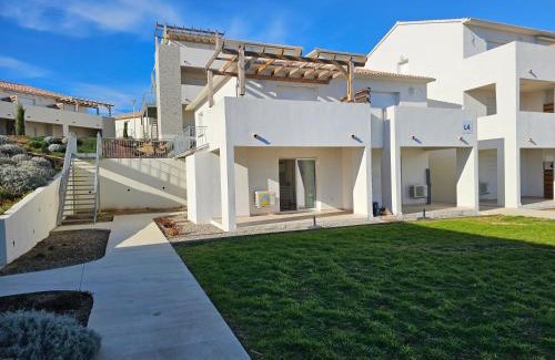 Bravone Apartment | Superbe appartement vue mer terrasse couverte face à la mer