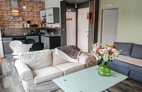 La Celle-sous-Gouzon Apartment | Superbe Appartement rénové entre centre ville et digue de mer Dunkerque, Capacité 4 personnes, 1 chambre, Terrasse