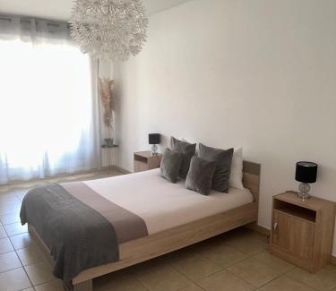 La Joliette Apartment | Superbe appartement tout équipé avec parking.