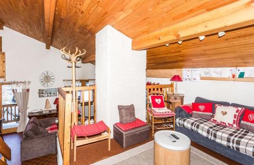 Bellentre Ski Chalet | Superbe chalet 10 pers avec terrasse, jardin et parking à 2 min des pistes – Montchavin - FR-1-329-87