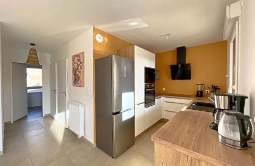 Berck-sur-Mer Apartment | Superbe T3 moderne à Berck-Plage avec balcon et garage - FR-1-646-83