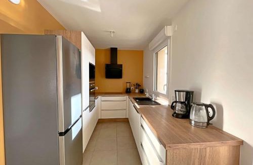Berck-sur-Mer Apartment | Superbe T3 moderne à Berck-Plage avec balcon et garage - FR-1-646-83