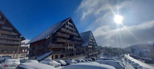 Besse-et-Saint-Anastaise Apartment | superbesse Appartement 4-6 pers. 2 ch. Dans résidence 3 étoile avec piscine