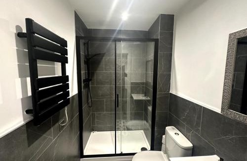 Peterborough Apartment | Superior 1-Bed Apartment with 2 Sofa Beds Sleeps 6