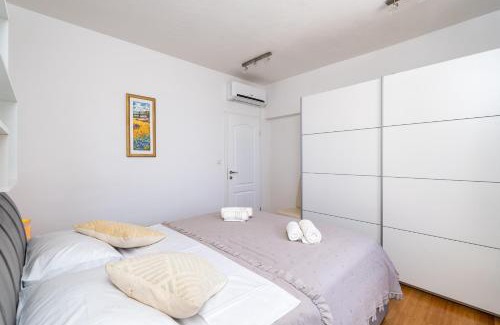 Mlini Apartment | Superior Apartments Fiva with Sea View, Pool and Free Parking