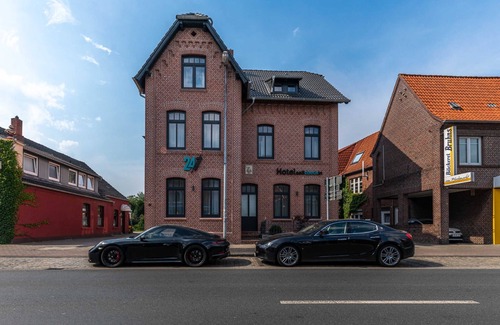 Leer Cottage | Superior double room 7 (top floor left) - 24/7 self-check-in, 14008