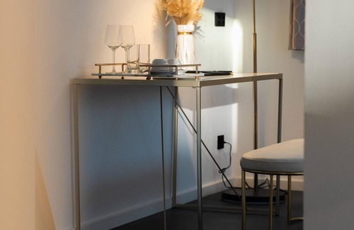 Maxglan House | Superior Double Room - room only - Astoria, Hotel
