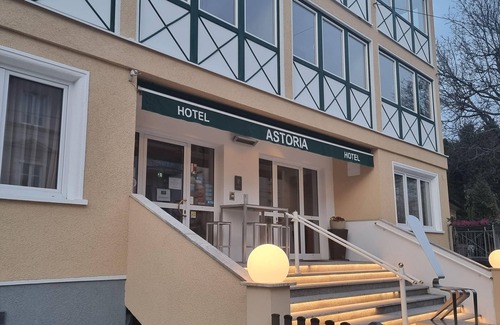 Maxglan House | Superior Double Room with Breakfast - Astoria, Hotel