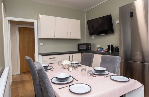 Huddersfield Apartment | Superior Fully-Loaded Apartment 1