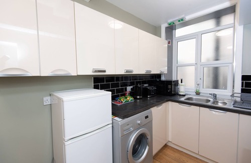Huddersfield Apartment | Superior Fully-Loaded Apartment 2