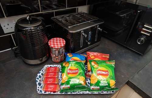 Huddersfield Apartment | Superior Fully-Loaded Apartment 2