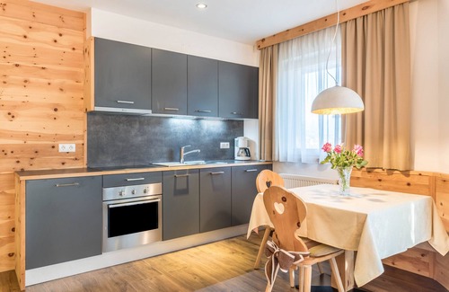 Gudon Apartment | Superior Holiday Apartment 'Marialisa Apt Rose' with Mountain View, Whirlpool & Wi-Fi