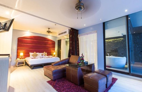 Patong Resort | Superior Jacuzzi suite ocean front in Patong (B)