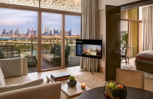 Jumeirah House | Superior King Room in Private Resort Island