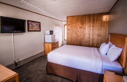 Munising Hotel | Superior Motel & Suites