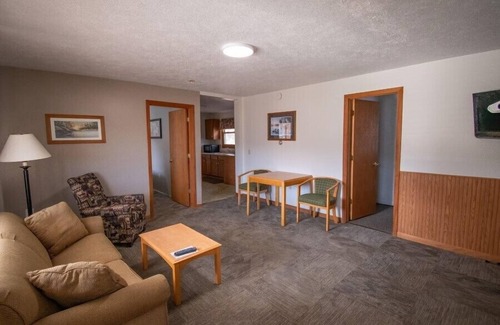 Munising Hotel | Superior Motel & Suites