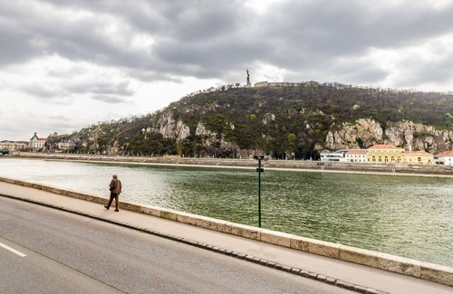 Inner City Budapest Apartment | Superior Riverside Residency