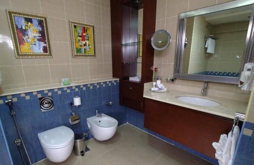 Al-Fujairah Apartment | Superior Room Near Workshop Café By Luxury Bookings