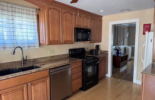 Bay View House | Superior Street Lakeview Villa