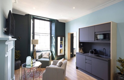 New Town Apartment | Superior Studio near the Castle