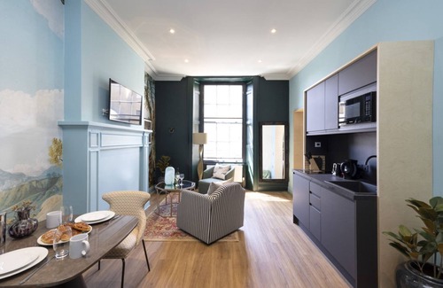 New Town Apartment | Superior Studio near the Castle