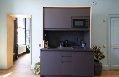New Town Apartment | Superior Studio near the Castle