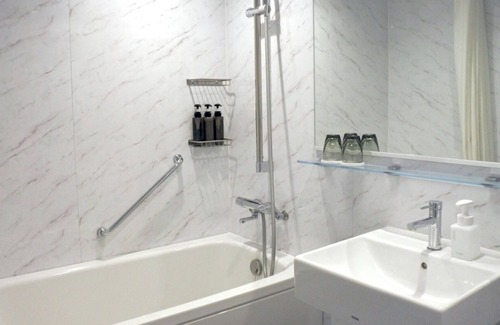 Hiroshima City Centre Hotel | Superior Triple City View Heiwa Boulevard Room On/Hiroshima Hiroshima