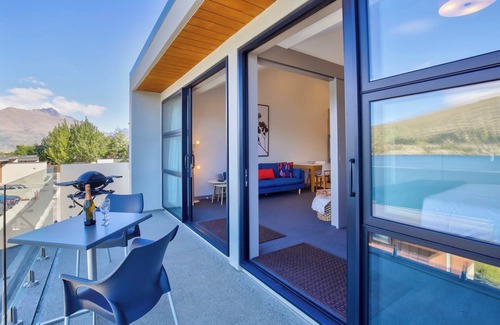 Queenstown Apartment | Supreme Lakefront With Jaw Dropping Views