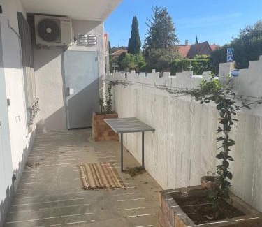 Courthezon Apartment | Sur la route des vignerons