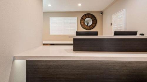 Fairfield Hotel | SureStay Hotel by Best Western Fairfield Napa Valley
