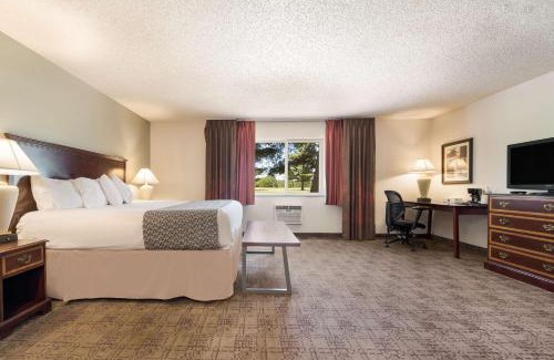 Thomson Hotel | SureStay Hotel by Best Western Thomson