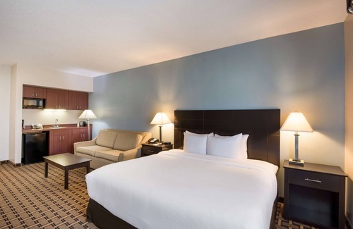 Coralville Hotel | SureStay Plus Hotel by Best Western Coralville Iowa City