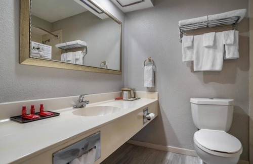 Greenwood Hotel | SureStay Plus Hotel by Best Western Greenwood