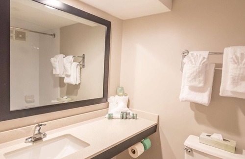 Bethlehem Hotel | SureStay Plus Hotel by Best Western Lehigh Valley