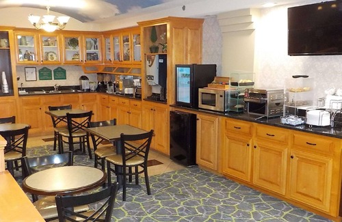 Warner Robins Hotel | SureStay Plus Hotel by Best Western Warner Robins AFB