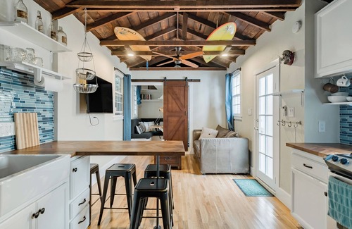 Zaferia House | Surf Bungalow w/dedicated workspace+daybed