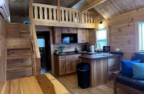 Holly Ridge Cabin | Surf City Family Getaway | Cabin w/Loft & Pets OK