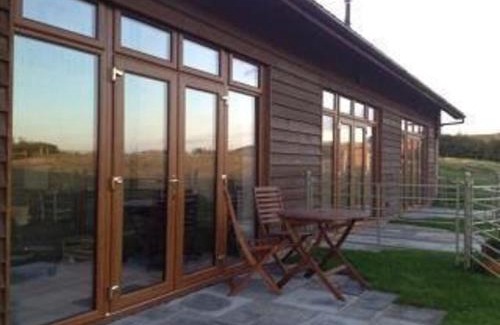 Shorwell House | Surf Shack 1-Bed Cottage Sleeps 2 Pet Friendly