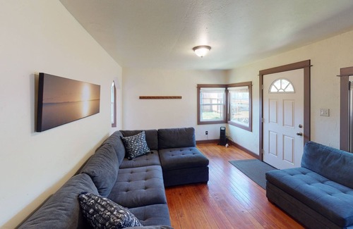 Westhaven-Moonstone Cottage | Surf Shack - Dog Friendly & Near Moonstone Beach!