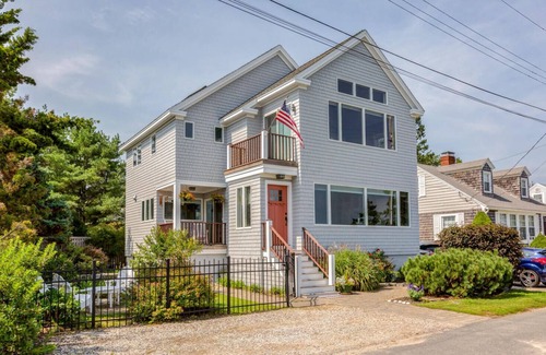 Southern Coast House | Surf Spry - Beach House in Saco Bay
