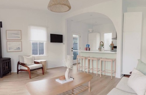 Port Dover House | Surf Vibes|California Cool design | Close to beach