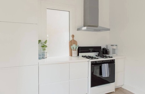 Port Dover House | Surf Vibes|California Cool design | Close to beach