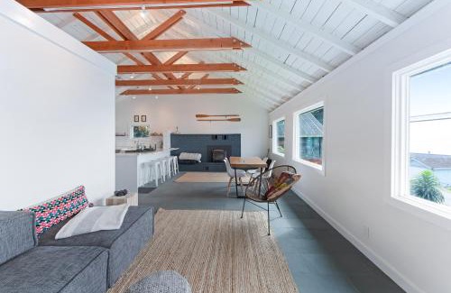 Old Town House | Surfer's Paradise