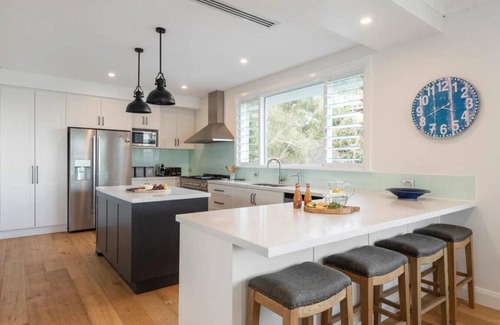 Whale Beach House | Surfers Paradise - Direct Beachfront