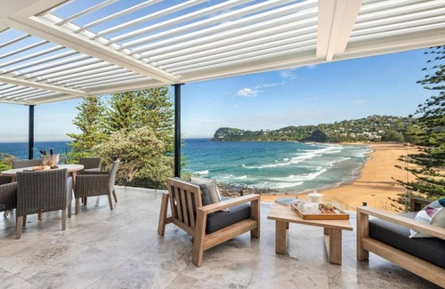 Whale Beach House | Surfers Paradise - Direct Beachfront