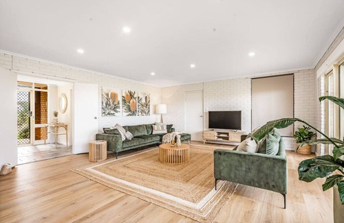 Middleton House | Surfers Reserve - Beachfront